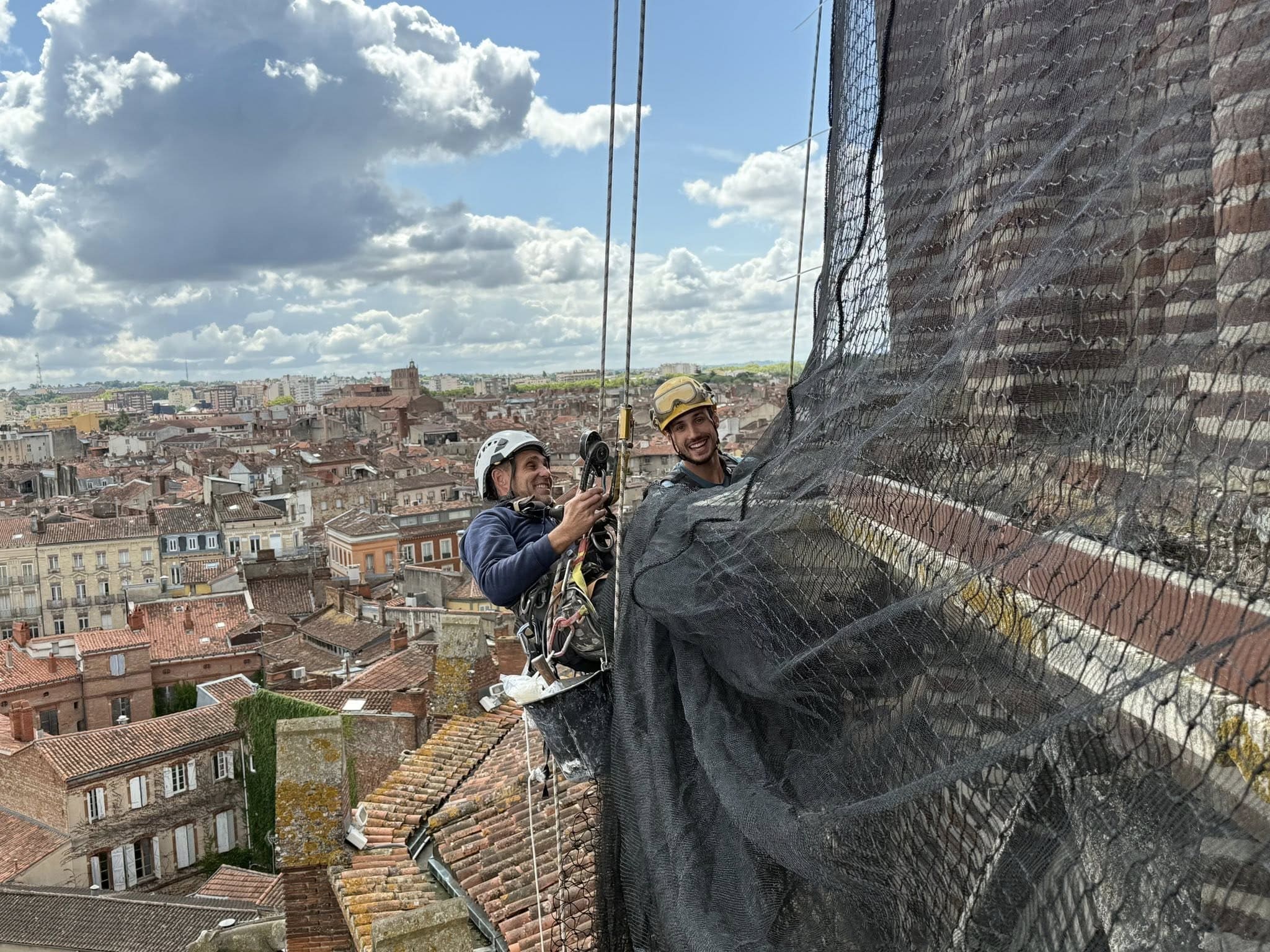 Raph et Nicolas - Cordistes Acrogecko lors de travaux en hauteur à Toulouse
